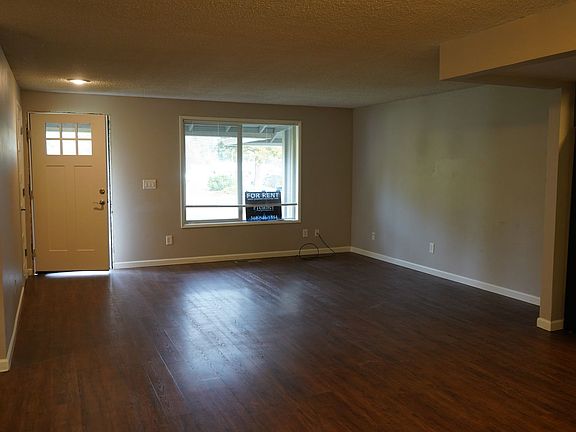 3rd image of 10111 NE Tanglewood Dr