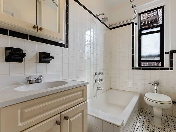 5th image of 55 Payson Ave APT 2H