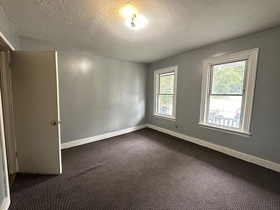 4th image of 111 S Carbon St #1