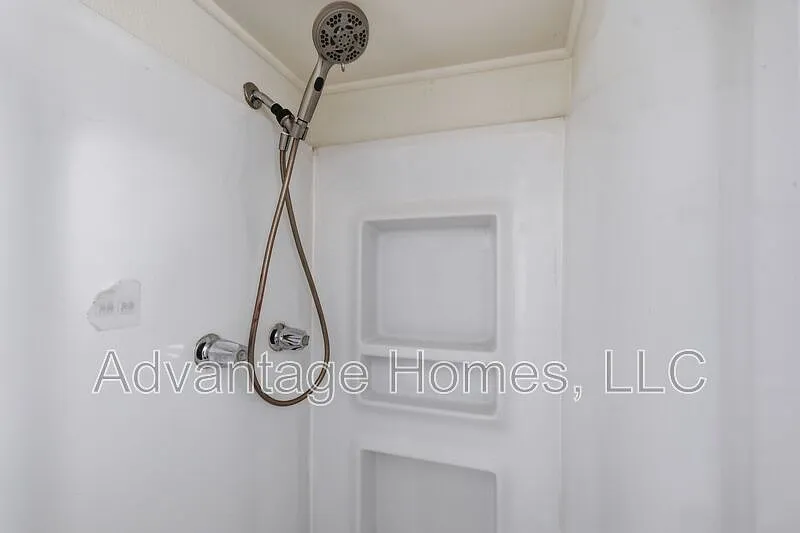 1015 N Scott Ave — Photo 3