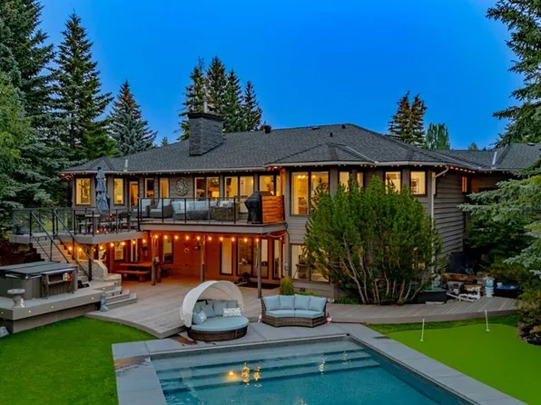 31 E Rosewood Dr SW, Rocky View County, AB T3Z 3K7