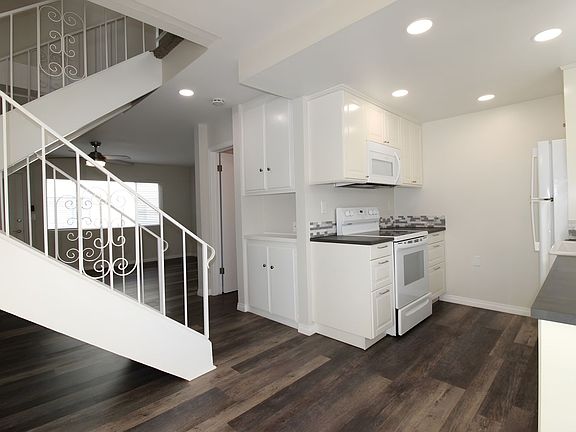 4th image of 2422 Graham Ave APT 112