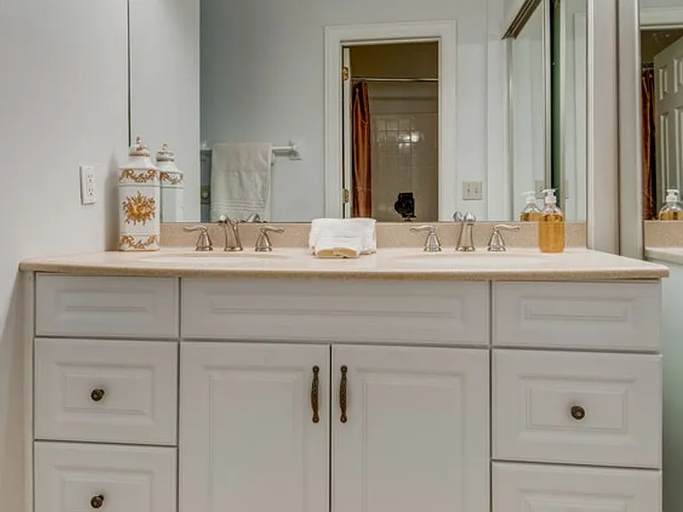 218 Boxmere Pl — Photo 11
