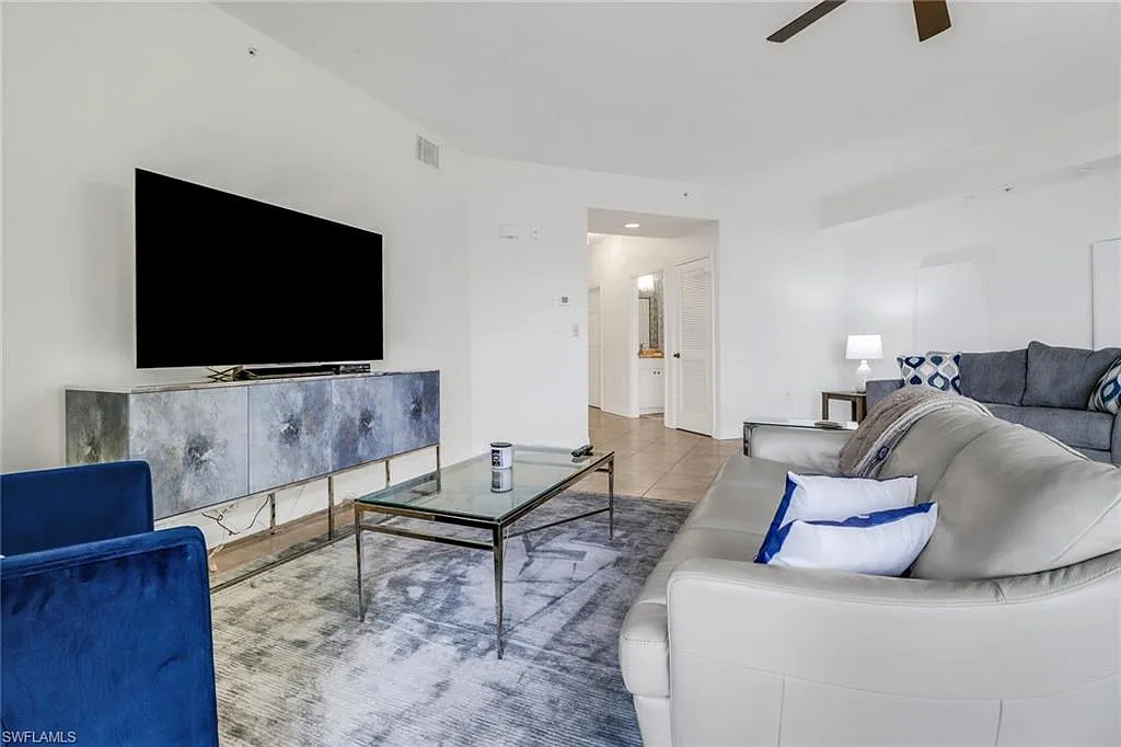 1 bed, 1.5 bath, 1356 sqft, $9,000 — Photo 3