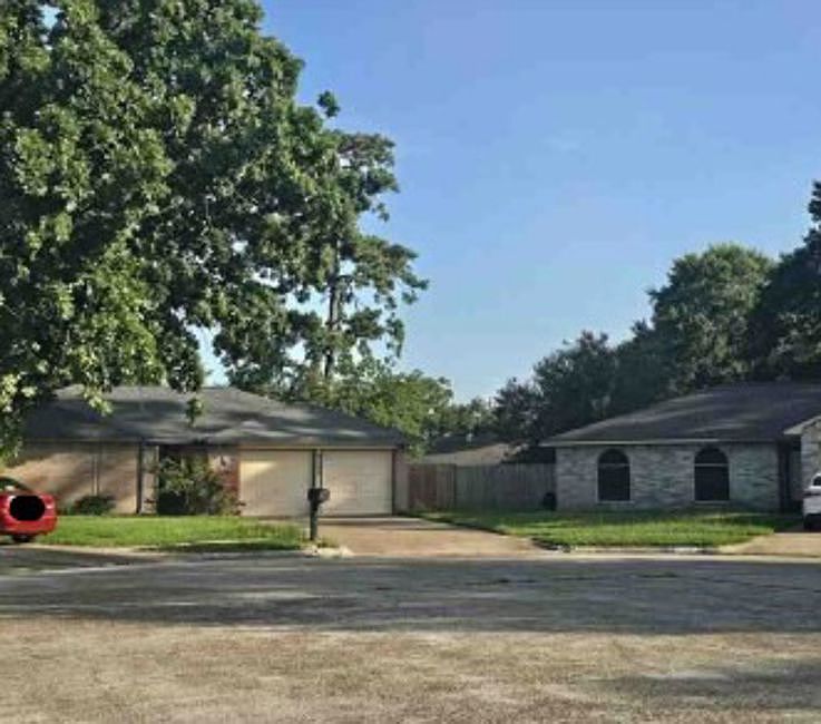 Exterior Neighborhood (street photo)