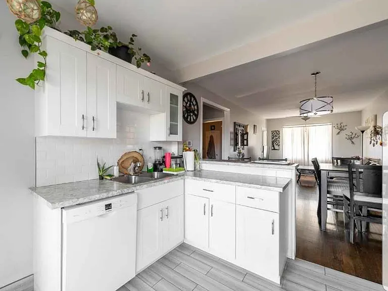1371 Marentette Ave #1 — Photo 1
