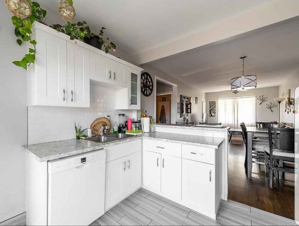 1st image of 1371 Marentette Ave #1