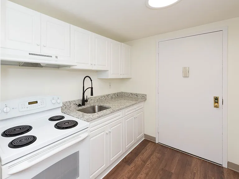 Lakewood Apartments — Photo 6