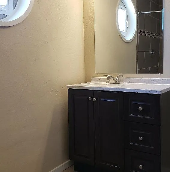 MASTER VANITY