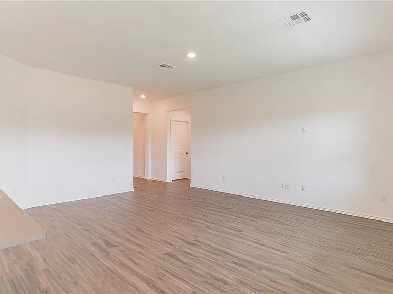 500 Jack Ryan St — Photo 10
