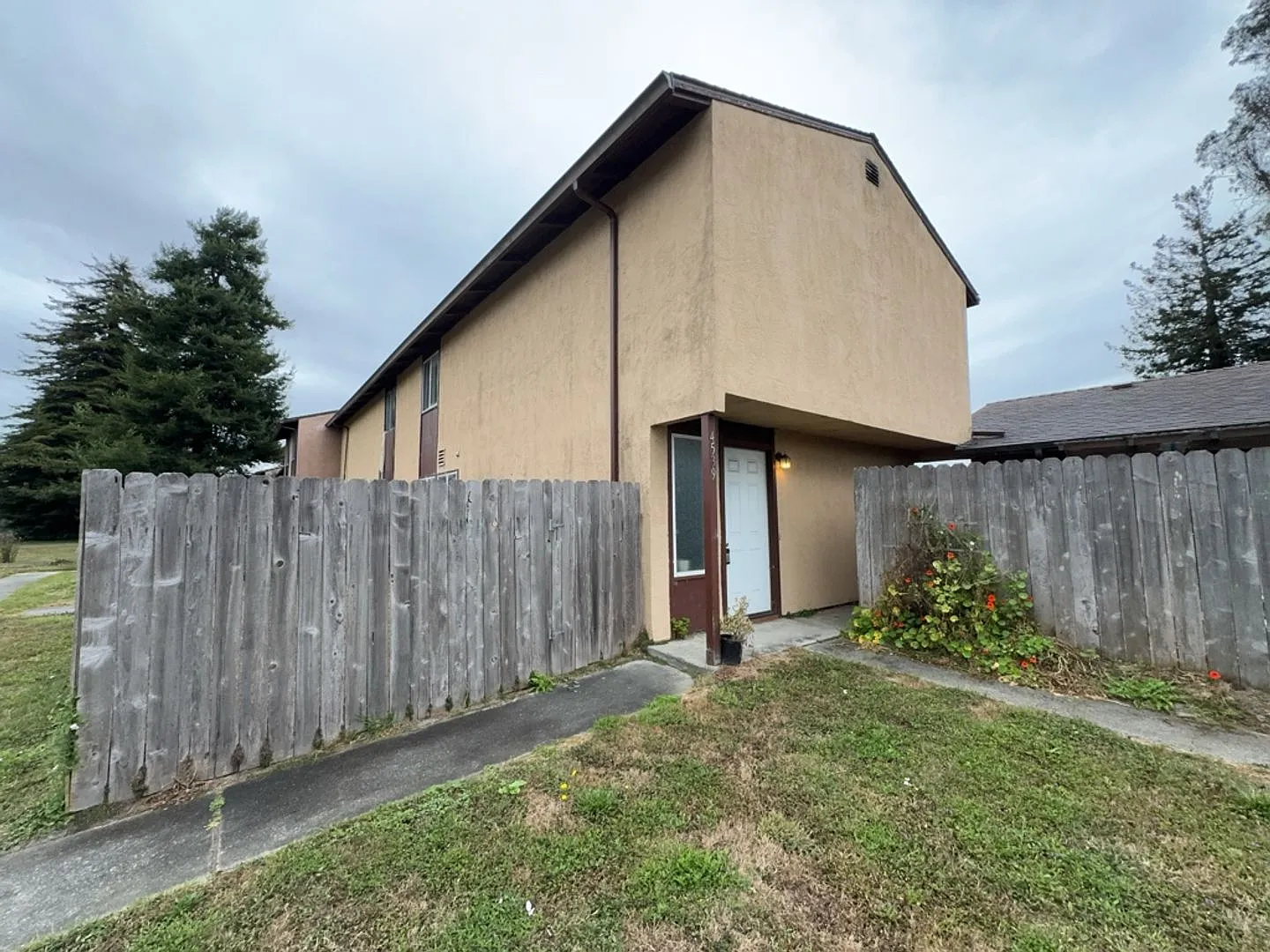 4 Bedroom 1.5 Bath Townhouse located in Arcata — Photo 2