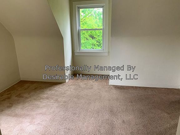 5th image of 319 Ashlawn Dr Unit B-2