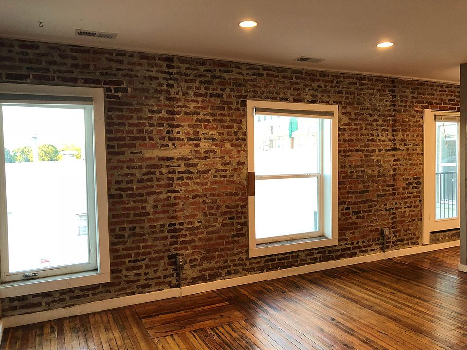 1st image of 607 22nd St APT 205