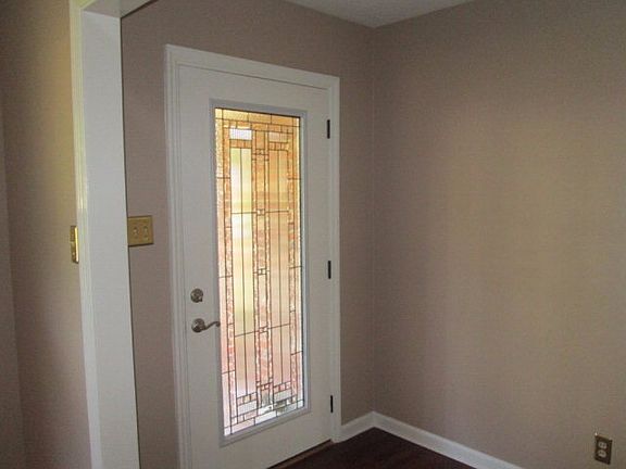 2nd image of 610 Dogwood Dr