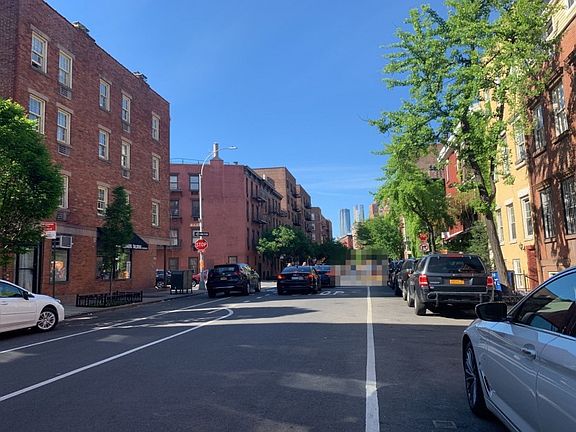 4th image of 739 Greenwich St