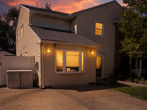 106 Winfield Ct, Fairless Hills, PA 19030