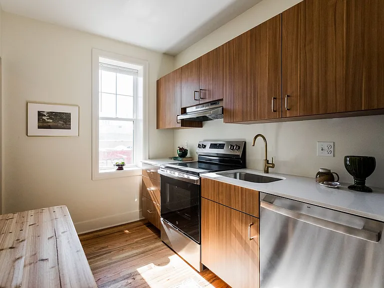 Sterling Apartments — Photo 32
