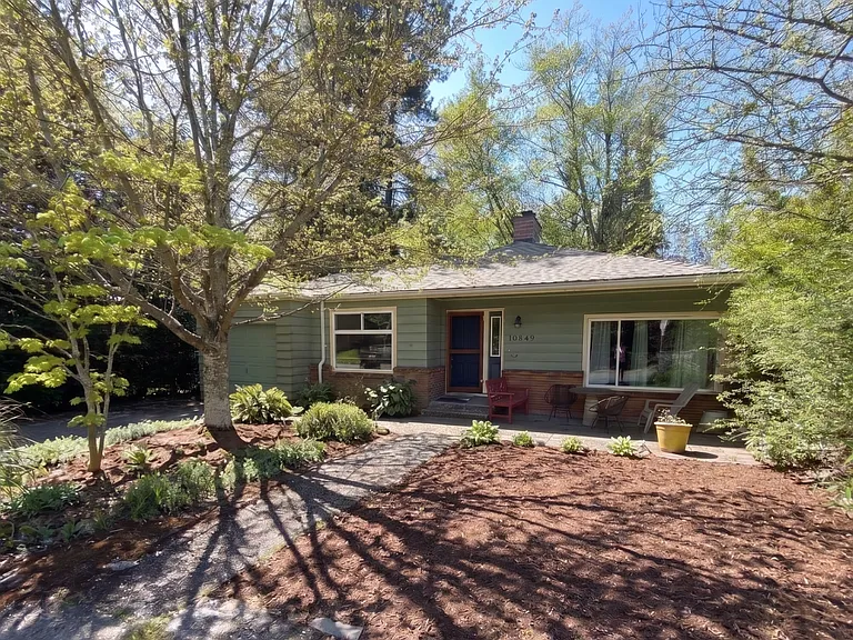 10849 12th Ave NE — Photo 1