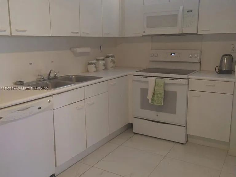 9341 SE Collins Ave #303 — Photo 6