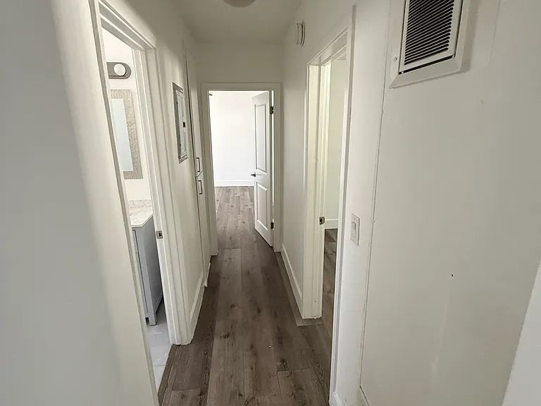 6922 Hazeltine Ave #4 — Photo 6