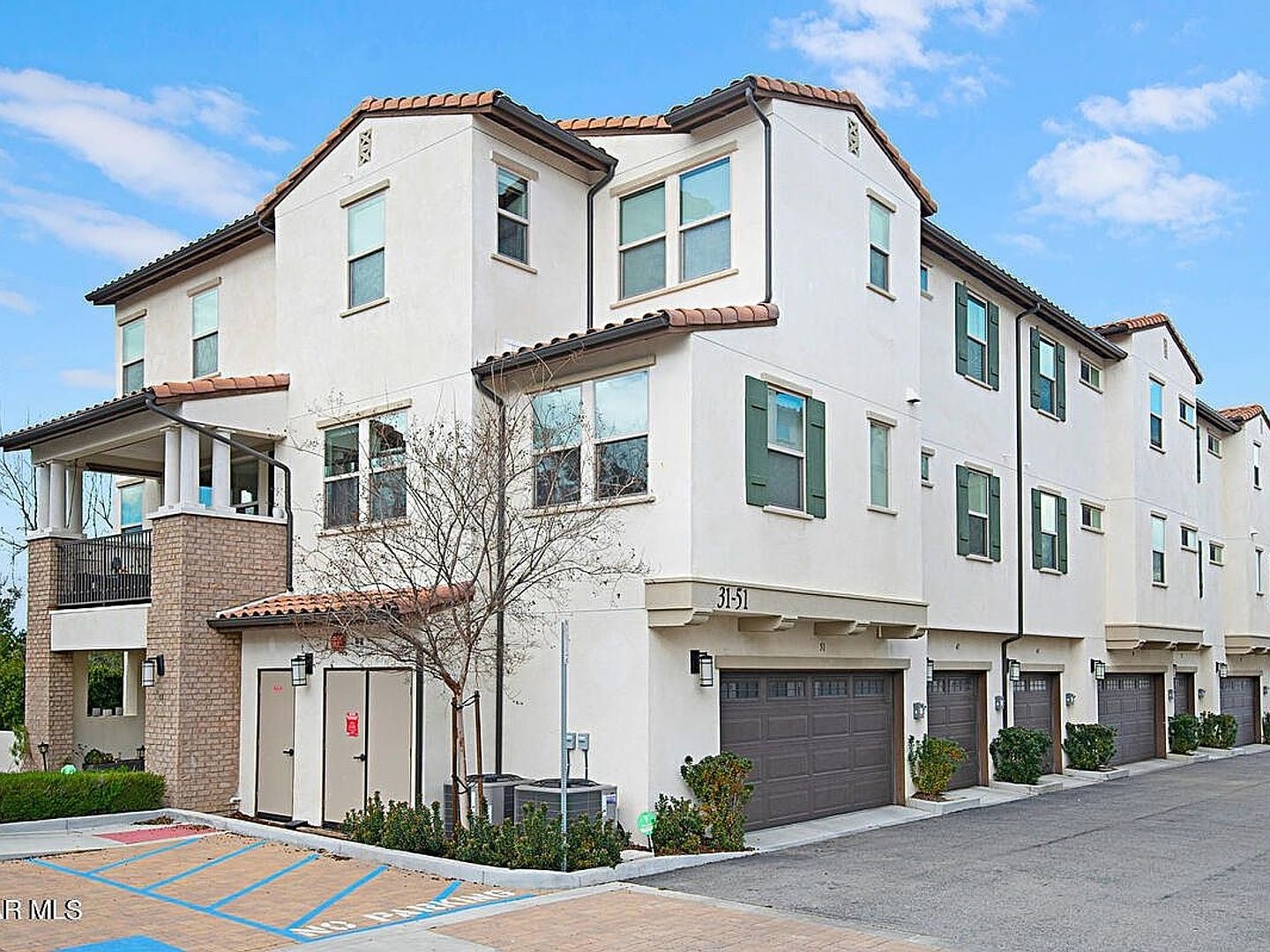 【匿名配送】HOUSES AND GARDENS IN CALIFORNIA 47 Woodside Drive, Unionville, CT 06085 | Zillow