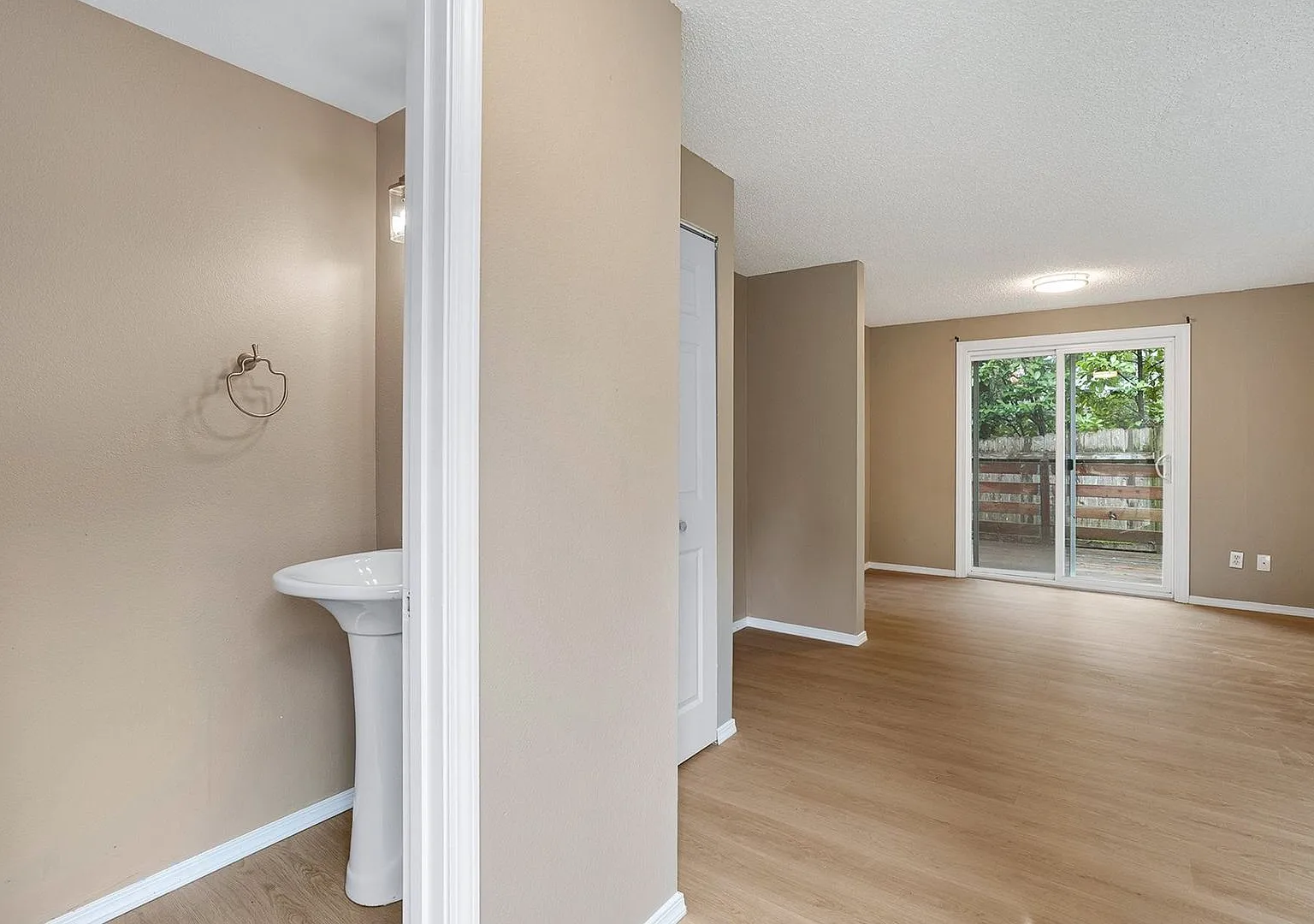 Beautiful West Linn Home with Dual Outdoor Patios, Bright Open Living Spaces & Outdoor Recreation... — Photo 3