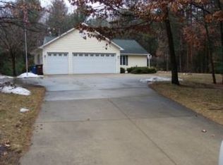 1969 N Pinesboro Dr, Sanford, MI 48657