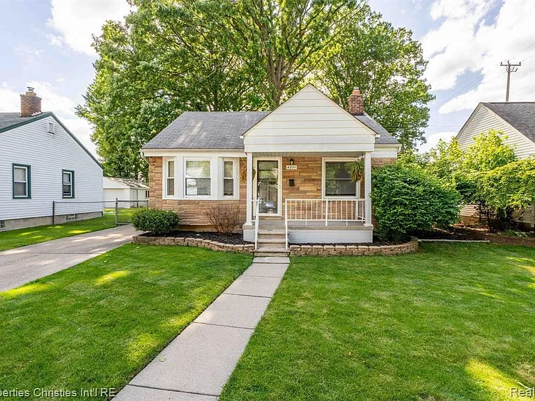 4271 Prairie Ave — Photo 1