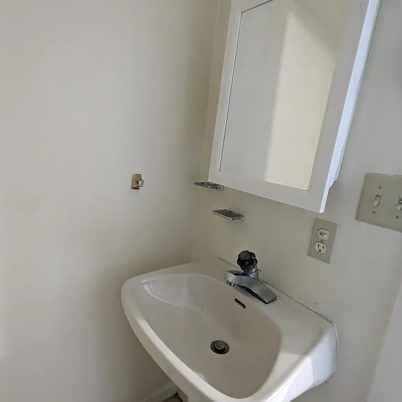 705 W Monroe St — Photo 18