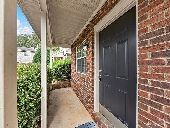 3rd image of 3687 Huyton Ct