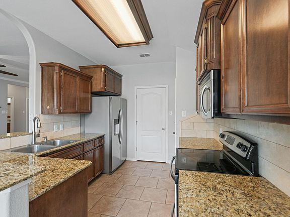 5th image of 6815 Fox Hill Dr