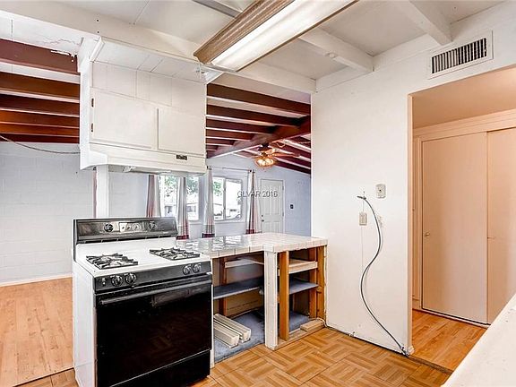 4th image of 253 Hillcrest Dr