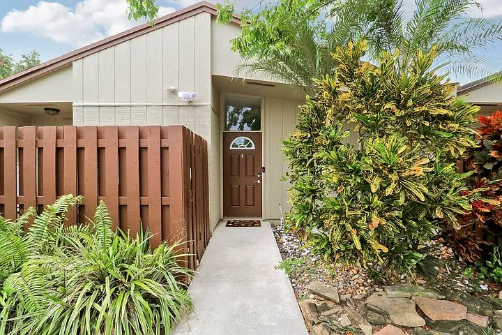 3 bed, 1200 sqft, $3,200 — Photo 2