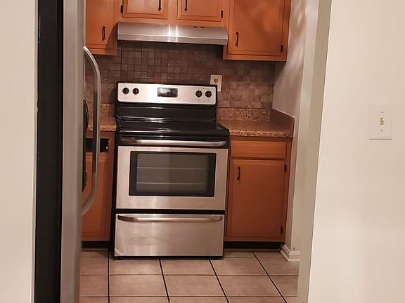 5th image of 604-604 Skyview Dr