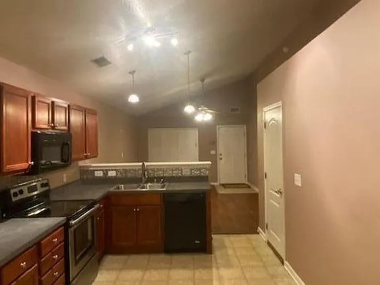 767 Douglas Loop — Photo 4