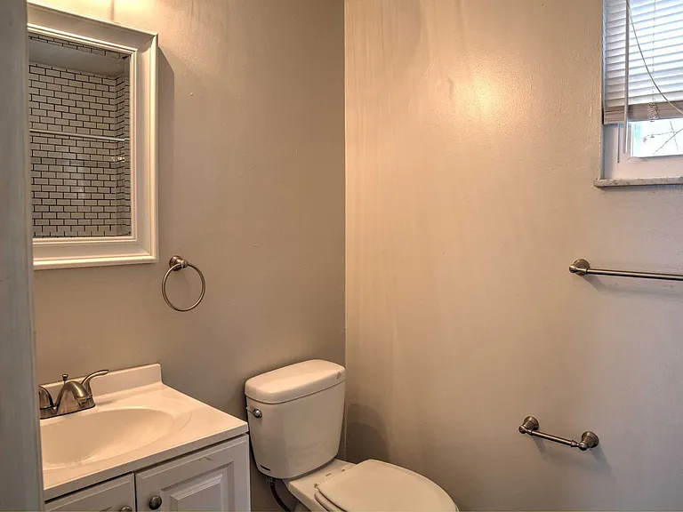 1292 Courtland Ave #B — Photo 6