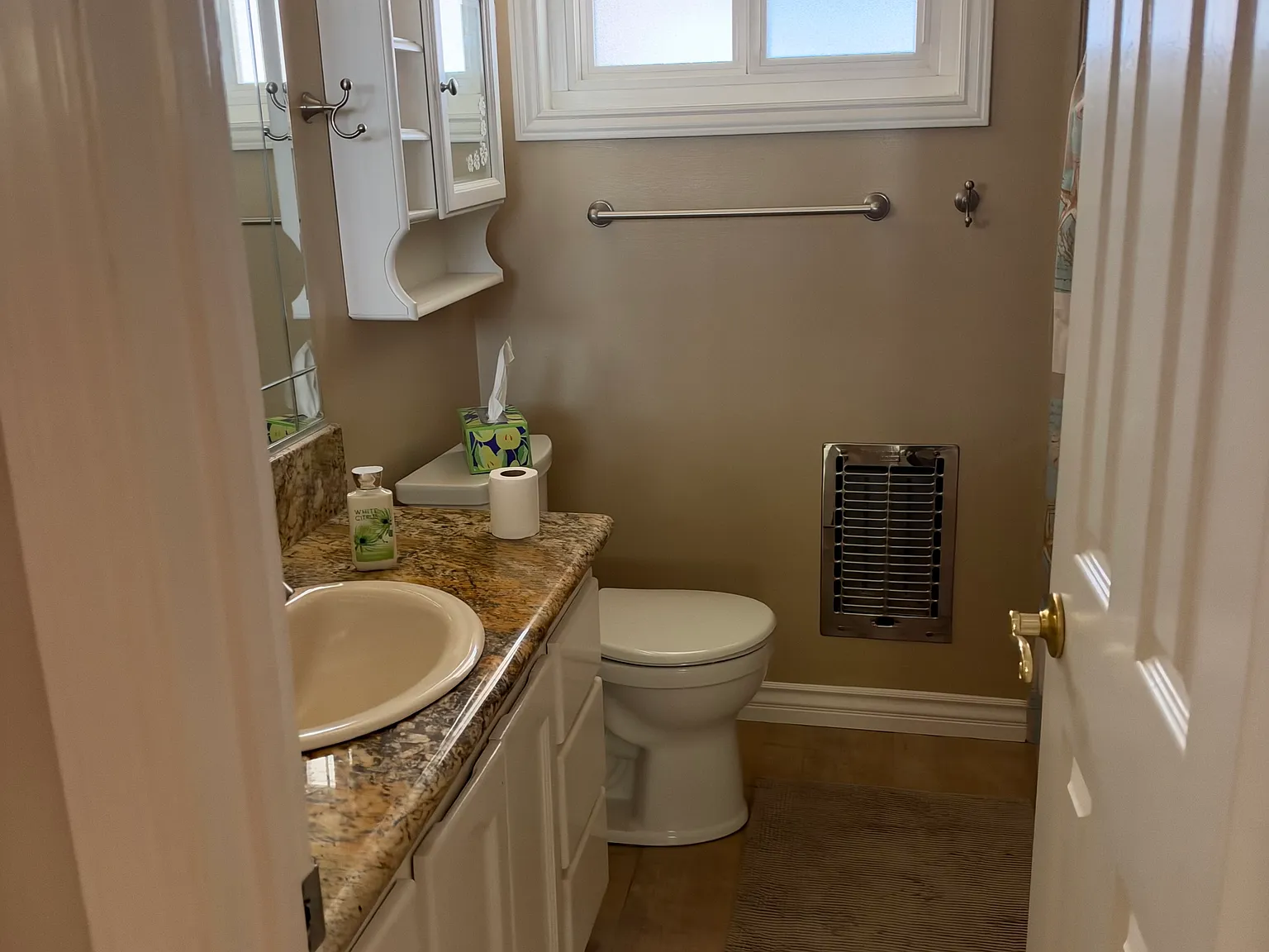 4 bed, 1400 sqft, $5,500 — Photo 2