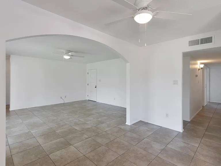 8513 E Rancho Vista Dr — Photo 3