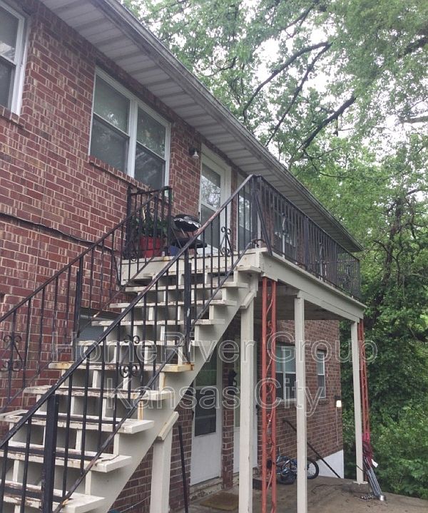 1st image of 1507 W College St APT D