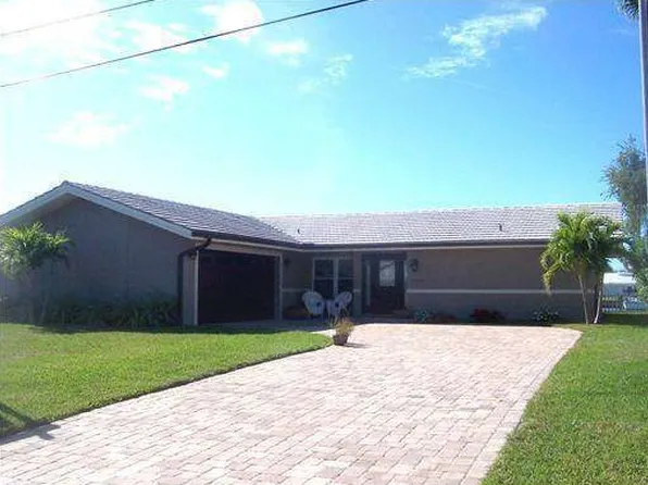12450 7th St E, Treasure Island, FL 33706
