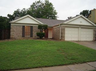 2203 McDowell Dr, Euless, TX 76039