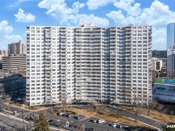 2100 Linwood Ave APT 6-W, Fort Lee, NJ 07024