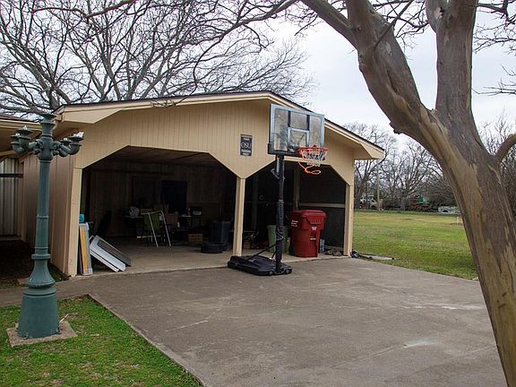 3rd image of 511 W Highland Dr