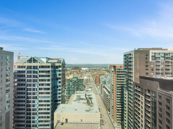 234 Rideau St #2404, Ottawa, ON K1N 0A9