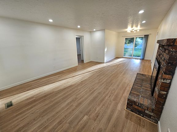 3rd image of 2166 Wildwood St