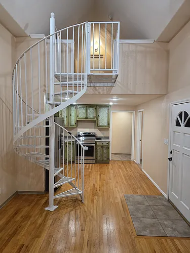 212 Broadway Blvd SE #3 Photo 1