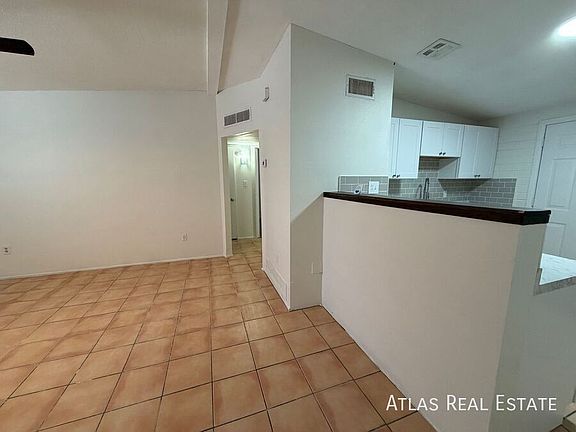 5th image of 3247 N Sycamore Ave