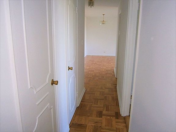 3rd image of 60 Knolls Cres APT 7H