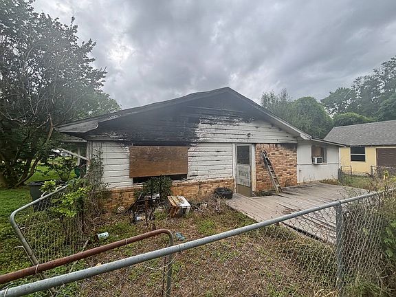 5th image of 115 Shady Creek Dr