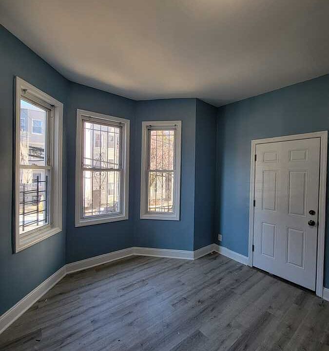 1st image of 34 Oak St Floor 1